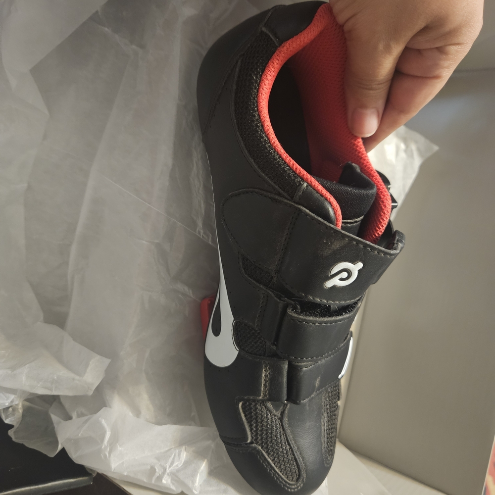 Pelaton Cycle Shoes - Picture 2 of 5